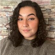 Estudiante de Historia a la que le gusta aprender y enseñar, el rango de edad sería entre los 6 y los 17 años.